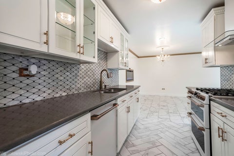 Tiny photo for 8901 N Western Avenue #202, Des Plaines, IL 60016 (MLS # 12778666)