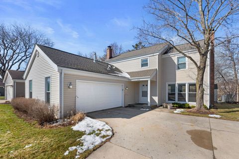 Photo of 924 Shambliss Lane, Buffalo Grove, IL 60089 (MLS # 12582581)