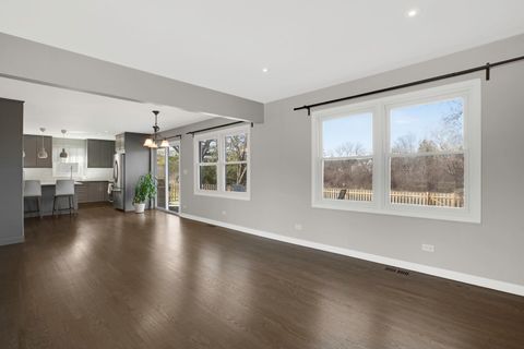 Tiny photo for 924 Shambliss Lane, Buffalo Grove, IL 60089 (MLS # 12582581)