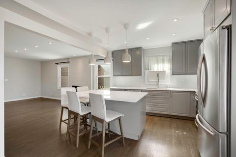 Tiny photo for 924 Shambliss Lane, Buffalo Grove, IL 60089 (MLS # 12582581)