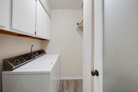 Tiny photo for 924 Shambliss Lane, Buffalo Grove, IL 60089 (MLS # 12582581)