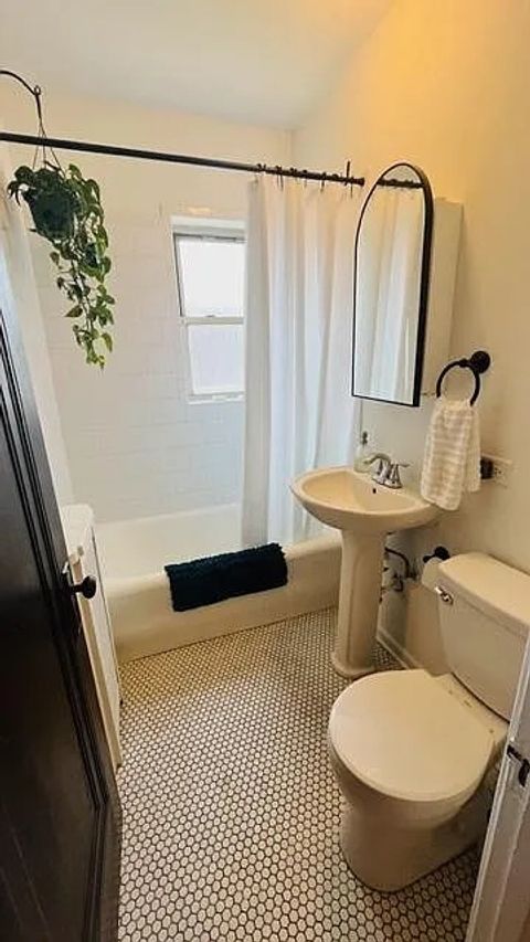 Tiny photo for 605 Washington Boulevard #3N, Oak Park, IL 60302 (MLS # 12627674)