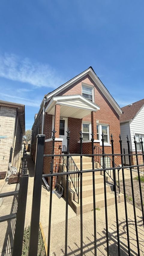 Photo of 2728 W 39th Place, Chicago, IL 60632 (MLS # 12502216)