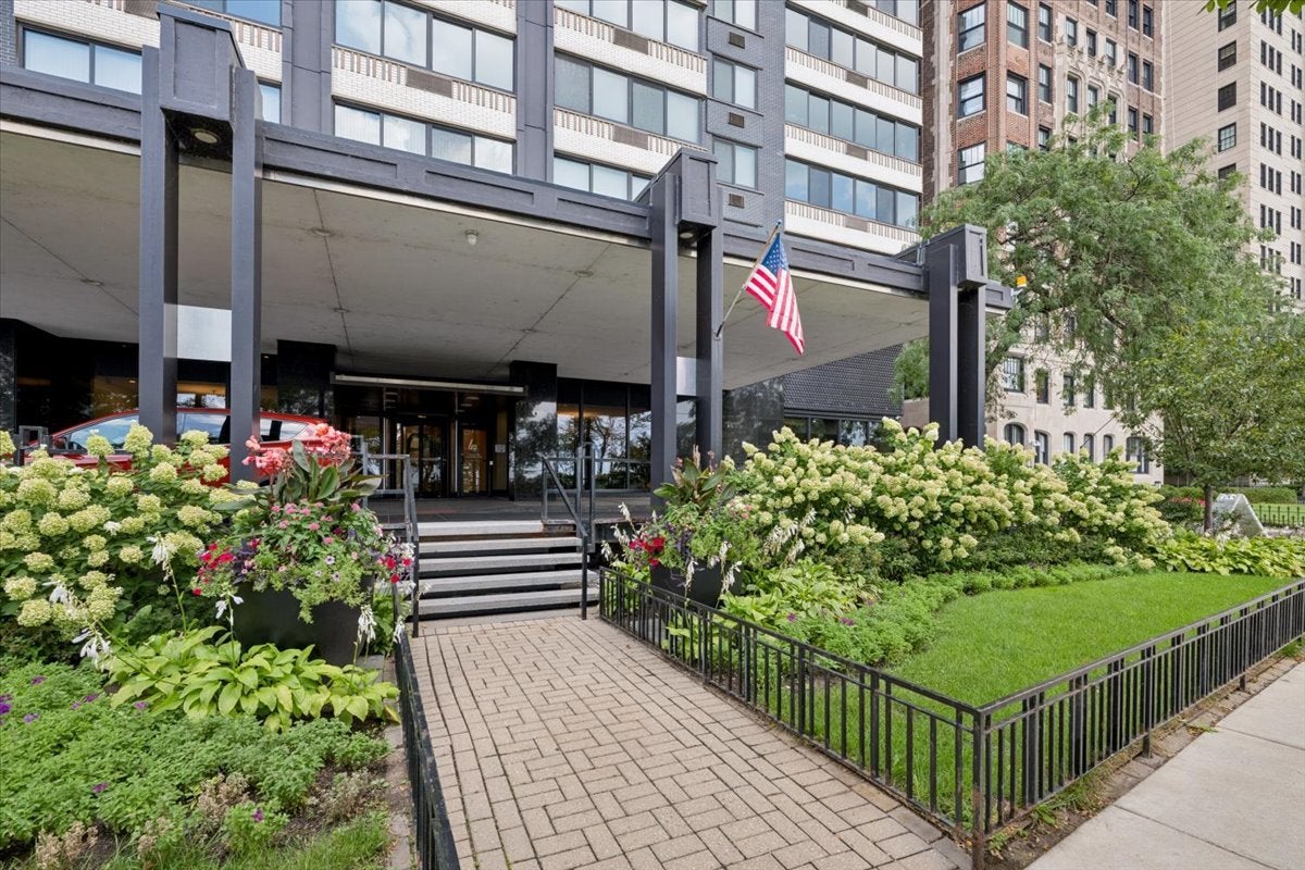 1440 N Lake Shore Drive 12H