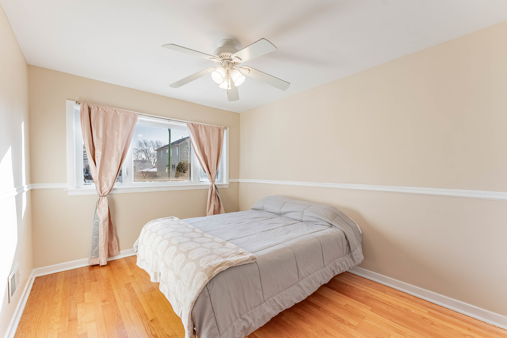 5344 N Mulligan Avenue