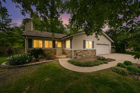 Photo of 2S445 Sanchez Drive, Warrenville, IL 60555 (MLS # 12665162)