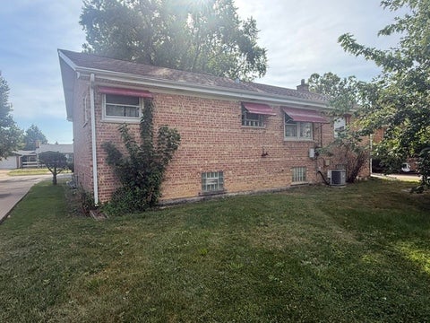 Tiny photo for 9426 S Avers Avenue, Evergreen Park, IL 60805 (MLS # 12760473)