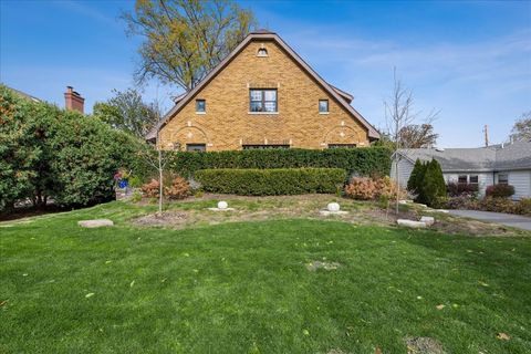 Tiny photo for 420 W Cook Avenue, Libertyville, IL 60048 (MLS # 12471384)