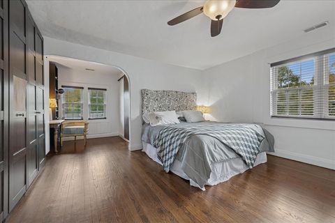 Tiny photo for 420 W Cook Avenue, Libertyville, IL 60048 (MLS # 12471384)