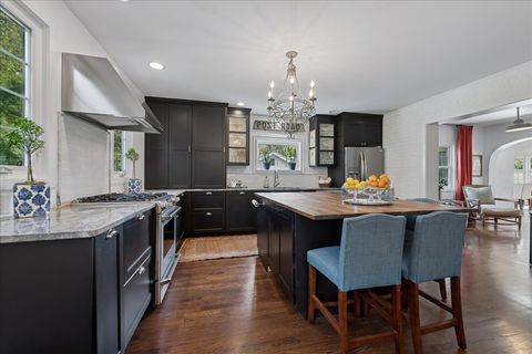 Tiny photo for 420 W Cook Avenue, Libertyville, IL 60048 (MLS # 12471384)