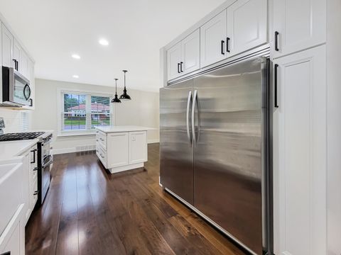 Tiny photo for 401 S Fourth Avenue, Libertyville, IL 60048 (MLS # 12368368)