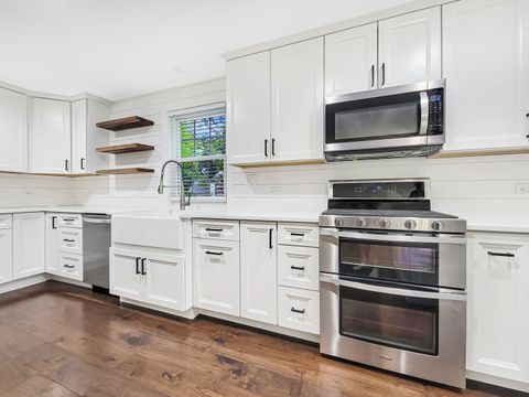 Tiny photo for 401 S Fourth Avenue, Libertyville, IL 60048 (MLS # 12368368)