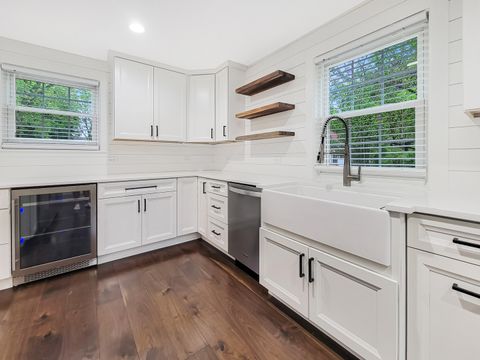 Tiny photo for 401 S Fourth Avenue, Libertyville, IL 60048 (MLS # 12368368)