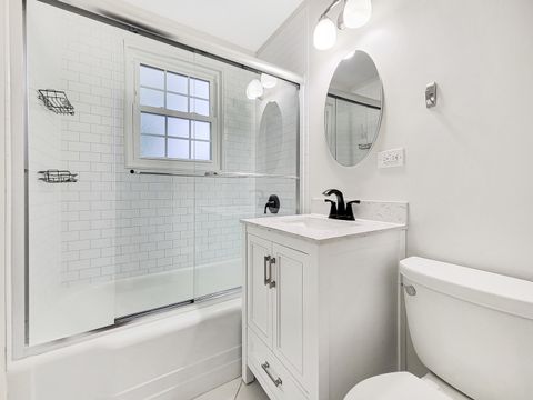 Tiny photo for 401 S Fourth Avenue, Libertyville, IL 60048 (MLS # 12368368)