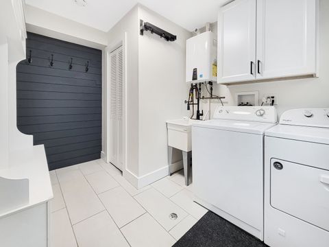 Tiny photo for 401 S Fourth Avenue, Libertyville, IL 60048 (MLS # 12368368)