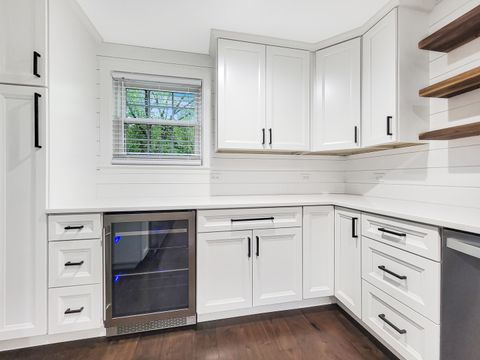 Tiny photo for 401 S Fourth Avenue, Libertyville, IL 60048 (MLS # 12368368)