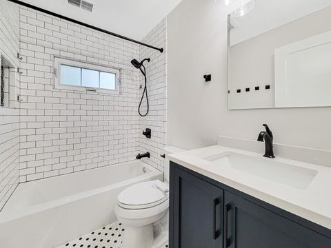 Tiny photo for 401 S Fourth Avenue, Libertyville, IL 60048 (MLS # 12368368)