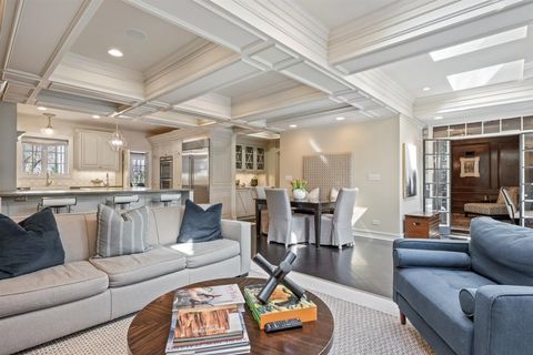 Tiny photo for 110 KENILWORTH Avenue, Kenilworth, IL 60043 (MLS # 12675275)