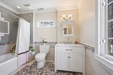 Tiny photo for 110 KENILWORTH Avenue, Kenilworth, IL 60043 (MLS # 12675275)