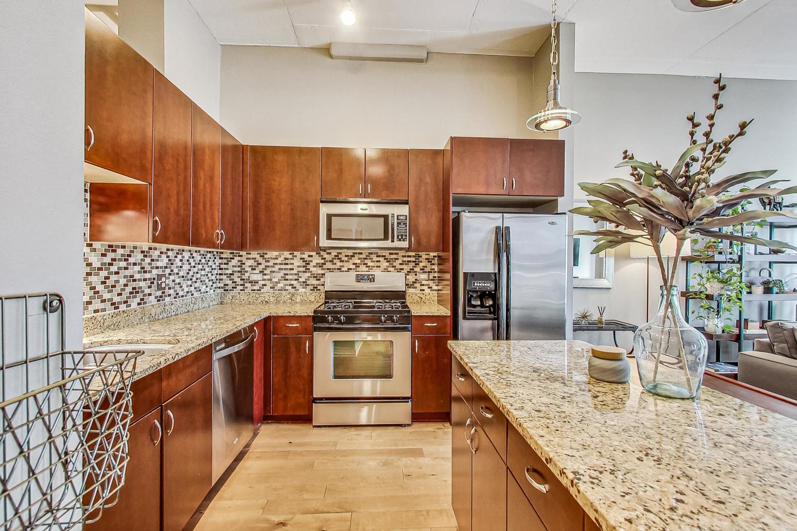 740 W Fulton Street 1010