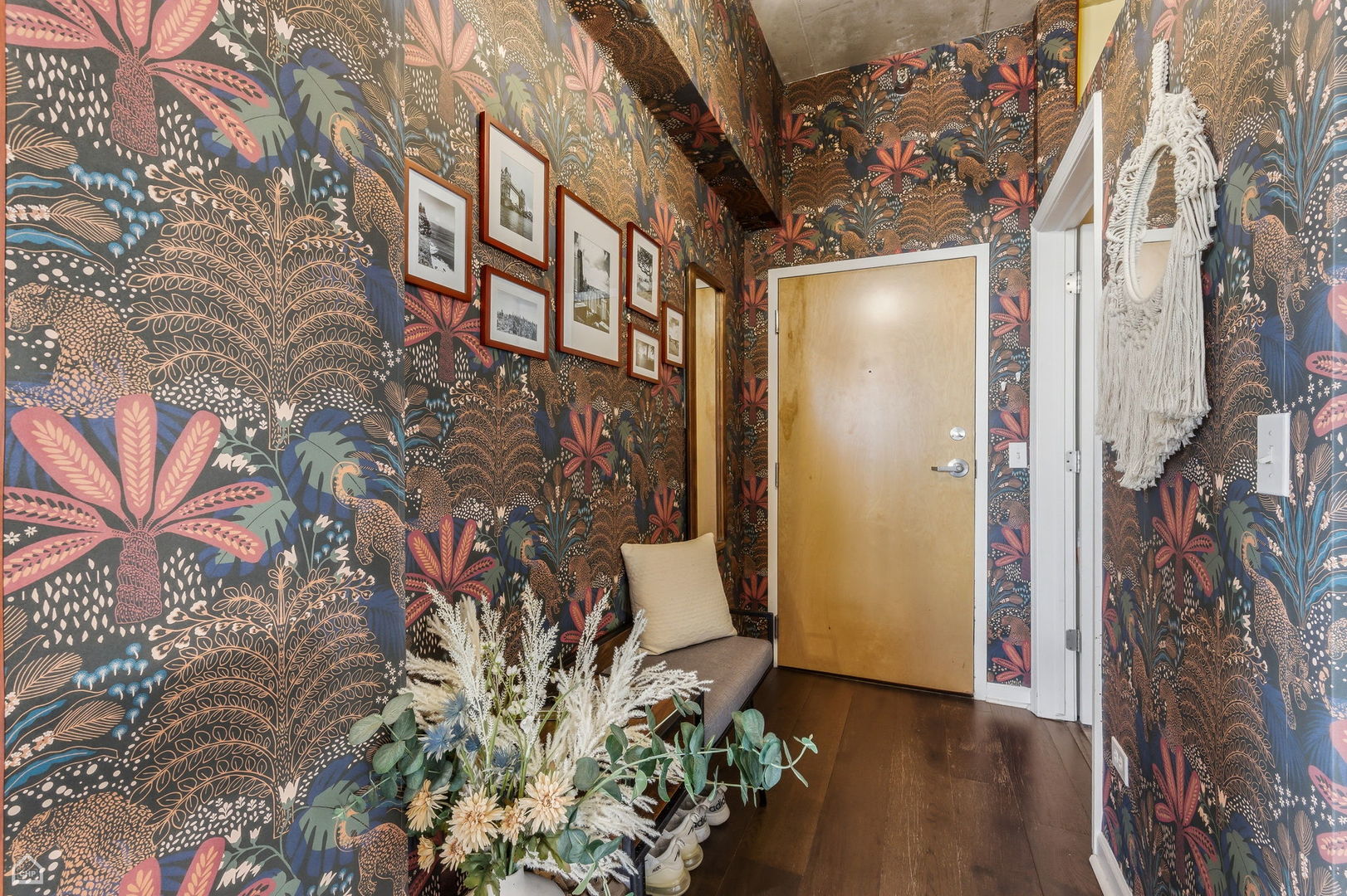 1122 W Catalpa Avenue 907