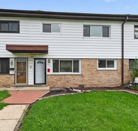 Photo of 257 dover Drive #c, Des Plaines, IL 60018 (MLS # 12723363)