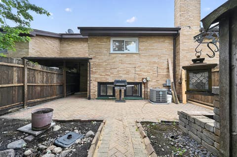 Tiny photo for 257 dover Drive #c, Des Plaines, IL 60018 (MLS # 12723363)
