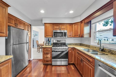 Tiny photo for 896 Chaucer Way, Buffalo Grove, IL 60089 (MLS # 12497901)