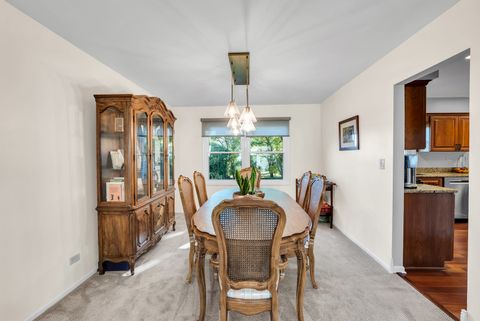 Tiny photo for 896 Chaucer Way, Buffalo Grove, IL 60089 (MLS # 12497901)