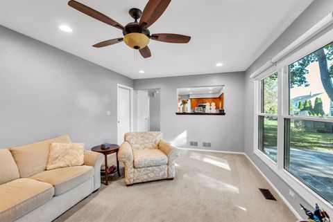 Tiny photo for 896 Chaucer Way, Buffalo Grove, IL 60089 (MLS # 12497901)