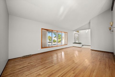 Tiny photo for 9047 W Oak Crest Court, Palos Hills, IL 60465 (MLS # 12488410)