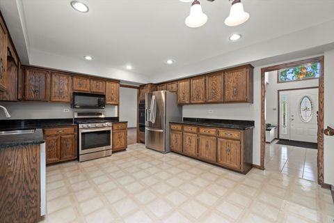Tiny photo for 9047 W Oak Crest Court, Palos Hills, IL 60465 (MLS # 12488410)
