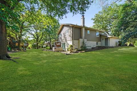 Tiny photo for 9047 W Oak Crest Court, Palos Hills, IL 60465 (MLS # 12488410)