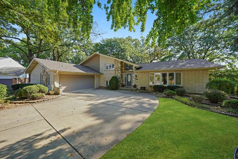 Tiny photo for 9047 W Oak Crest Court, Palos Hills, IL 60465 (MLS # 12488410)