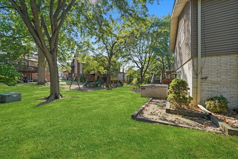 Tiny photo for 9047 W Oak Crest Court, Palos Hills, IL 60465 (MLS # 12488410)