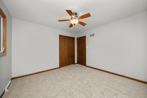 Tiny photo for 9047 W Oak Crest Court, Palos Hills, IL 60465 (MLS # 12488410)