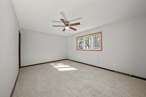 Tiny photo for 9047 W Oak Crest Court, Palos Hills, IL 60465 (MLS # 12488410)