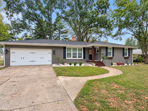 Photo of 504 Cessna Lane, Mt Vernon, IL 62864 (MLS # 12770333)