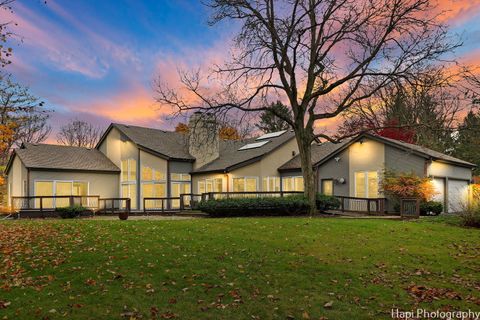 Photo of 11 Lakewood Drive, Bannockburn, IL 60015 (MLS # 12343841)