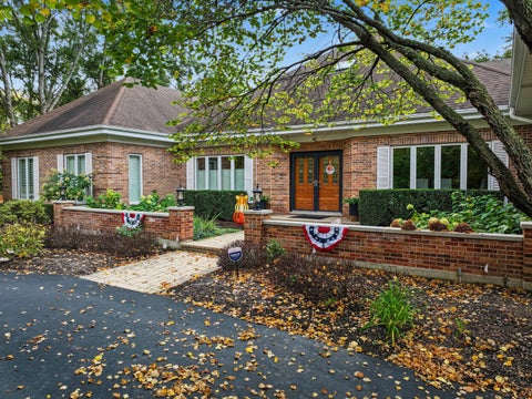 Photo of 14 Bridlewood Trail, South Barrington, IL 60010 (MLS # 12782435)