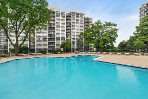 Tiny photo for 8809 Golf Road #8A, Niles, IL 60714 (MLS # 12671909)