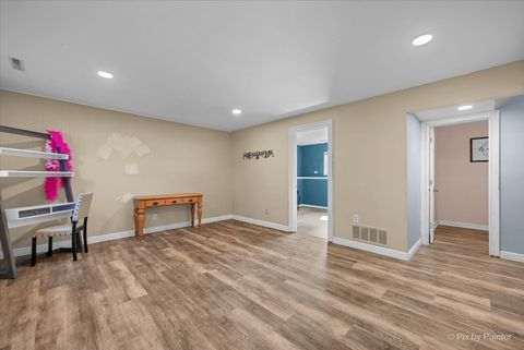 Tiny photo for 860 Darlington Lane, Crystal Lake, IL 60014 (MLS # 12461974)
