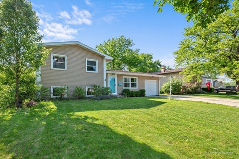 Tiny photo for 860 Darlington Lane, Crystal Lake, IL 60014 (MLS # 12461974)