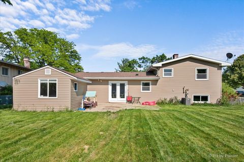 Tiny photo for 860 Darlington Lane, Crystal Lake, IL 60014 (MLS # 12461974)