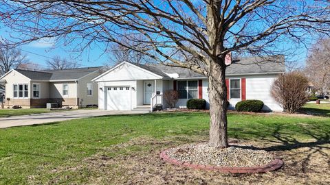 Tiny photo for 1019 N Sangamon Avenue, Gibson City, IL 60936 (MLS # 12591111)