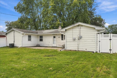 Tiny photo for 1808 20th Avenue, Sterling, IL 61081 (MLS # 12564284)