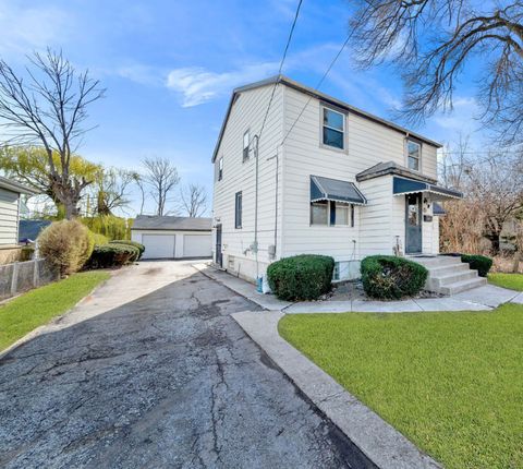 Tiny photo for 12565 Irving Avenue, Blue Island, IL 60406 (MLS # 12429864)