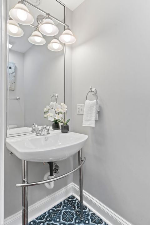 Tiny photo for 3943 N Paulina Street #G, Chicago, IL 60613 (MLS # 12627954)