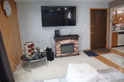 Tiny photo for 4829 W 109th Street #203, Oak Lawn, IL 60453 (MLS # 12510853)