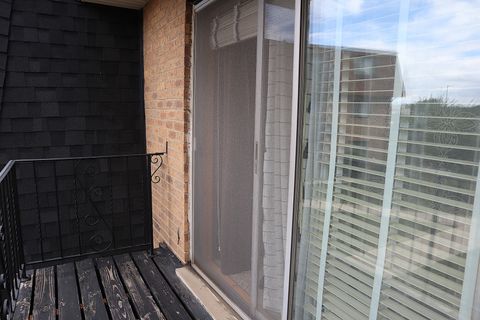 Tiny photo for 4829 W 109th Street #203, Oak Lawn, IL 60453 (MLS # 12510853)